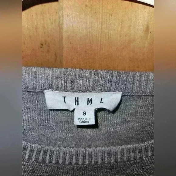 THML Grey‎ Fringe Sweater Size Small - Picture 4 of 5